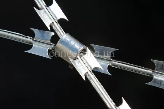 Скрепление колючей проволоки Концертина скобой Стандарт