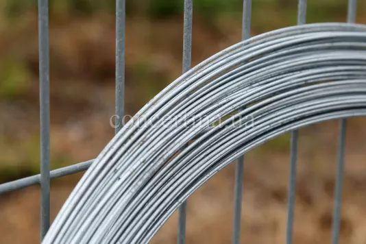 Натяжная проволока для монтажа заграждений